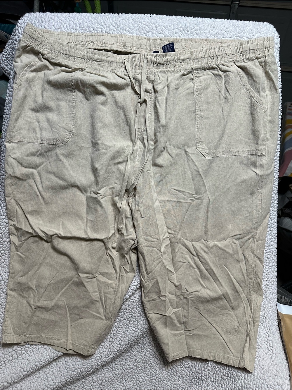Amazon Essentials Women's Lightweight Drawstring Capris in beige H16